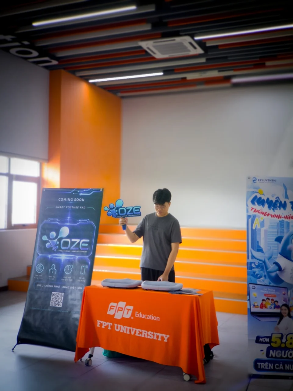 Gian showcase OZE tại tầng 5 tòa Alpha, Đại học FPT Đà Nẵng.